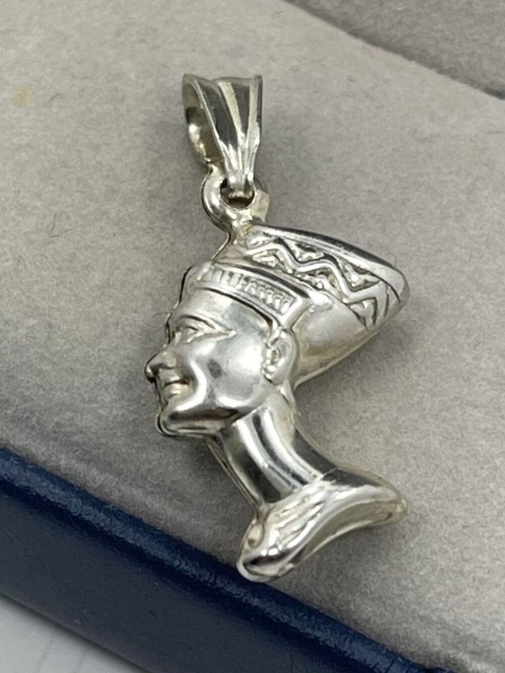 Vintage 925 Sterling Silver Nefertiti 3D Pendant Made in Italy - Picture 2 of 6